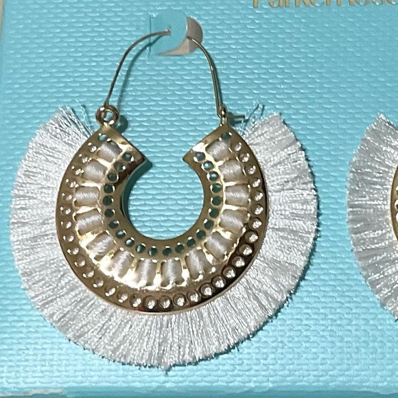 NWOT Parker Rose Boho Fringe Hoop Earrings White, Gold - Picture 3 of 4